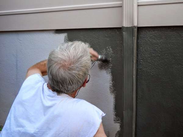 Как и чем покрасить гараж внутри и снаружи? - фото