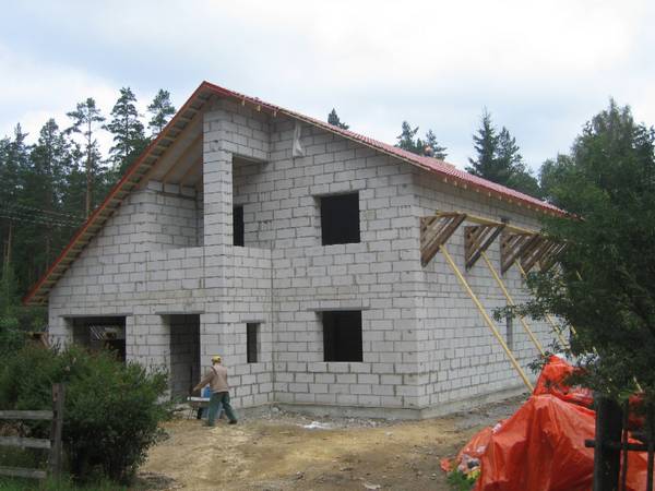 Строительство двухэтажного дома из пенобетона - фото