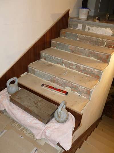 Отделка бетонной лестницы  варианты облицовки ламинатом, плиткой, камнем, д ... - фото