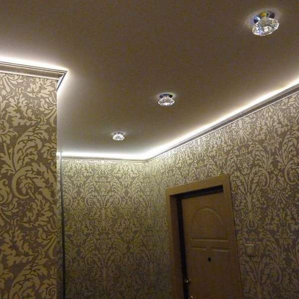 Подсветка потолка светодиодной лентой - фото