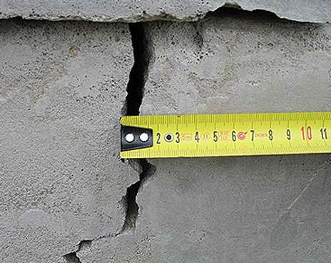 Ремонт трещин в бетоне: инъекции, гидроизоляция и заделка швов, затирка - фото