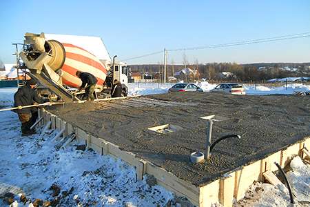 Заливка бетона в мороз: особенности работы с цементными растворами, противо ... - фото